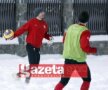 FOTO / Dinamoviştii au jucat fotbal printre nămeţii de la Poiana Braşov