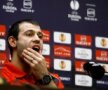 FOTO / Mascherano s-a plictisit la conferinţa lui Liverpool