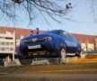 Prima maşină de teren Dacia poate fi comandată începînd de astăzi, la un preţ fără concurenţă » Lovitură sub centură