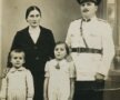Ofiţerul Gheorghe Năstase, în 1939, împreună cu soţia sa, Elena, şi doi dintre fraţii mai mari ai lui Ilie Năstase, Ana şi Constantin
