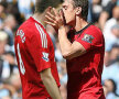 Neville ar putea face pace cu duşmanii din Liverpool, reeditînd cu căpitanul "cormoranilor", Gerrard, scena sărutului pe care i l-a dat lui Scholes