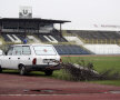 Pe vremea cînd se jucau meciurile pe stadionul celor de la U Cluj, ambulanţa era folosită pe post de afînătoare pentru gazon :)