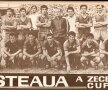 Prima imagine cu Ştefănescu (al treilea din dreapta, jos) în tricoul Stelei, cu a 10-a cupă cîştigată de militari. Sătmăreanu e primul din  stînga, jos, Iordănescu, al doilea din dreapta, în picioare