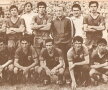 Prima imagine cu Ştefănescu (al treilea din dreapta, jos) în tricoul Stelei, cu a 10-a cupă cîştigată de militari. Sătmăreanu e primul din  stînga, jos, Iordănescu, al doilea din dreapta, în picioare