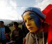 Patru copii din comuna Stejaru s-au vopsit pe faţă şi au fluturat steaguri pentru a susţine echipa naţională