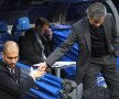 Guardiola (stînga) și Mourinho și-au dat aseară mîna protocolar, evitînd să se privească înaintea meciului Foto: Reuters