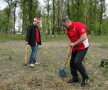 FOTO // Dinamoviştii se gîndesc la natură! Au plantat copaci la Bragadiru