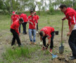 FOTO // Dinamoviştii se gîndesc la natură! Au plantat copaci la Bragadiru