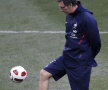 Laurent Blanc, 45 de ani, unul dintre pilonii "naţionalei" multirasiale campioane mondiale şi continentale din 1998-2000, e selecţionerul Franţei din 2010
Foto: Reuters
