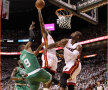 FOTO! Miami Heat sărbătoreşte cu fanii moartea lui Osama bin Laden