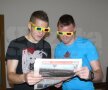 Atacanții Buș și Bud au admirat pozele 3D din Gazetă