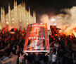 Tifosii sărbătoresc titlul luat la primul sezon la Milan de Allegri, ce-i egalează pe Sacchi, Capello şi Zaccheroni Foto: Reuters
