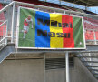Pe stadionul Galgenwaard din Utrecht nu lipseşte bannerul tricolor alături de imaginea lui Mihai Neşu Foto: Gabriel Berceanu (Utrecht)