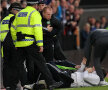 Scenele de groază, cu Neil Lennon atacat de un suporter al lui Hearts 
Foto: Agerpres