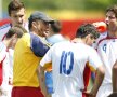 GALERIE FOTO Hagi a stat trei ore în soare să vadă amicalele selecţionatei de juniori U19