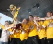 Gălăţenii au primit astăzi medaliile de campioni şi trofeul Ligii 1