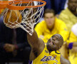 La Lakers, Shaq a fost şi fericit, şi nefericit. A cunoscut gloria, dar a fost nevoit să convieţuiască alături de Kobe Bryant. Cei doi au fost mereu mai mult rivali decît coechiperi
Foto: Reuters