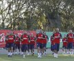 Stefan Iovan, Dan Apolzan şi Emil Săndoi au condus ieri primul antrenament al naţionalei în Brazilia