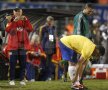 Retragerea lui Ronaldo nu i-a lăsat indiferenţi pe membrii staffului tehnic al României. Pompiliu Popescu, medicul naţionalei, nu putea rata poza cu celebrul brazilian
