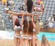 FOTO// Fetele frumoase încing atmosfera la Mondialele de volei pe plajă