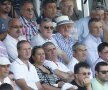 La meci au asistat 500 de spectatori, printre oficialii prezenţi regăsindu-se şi preşedintele FRF, Mircea Sandu, şi preşedintele LPF, Dumitru Dragomir.