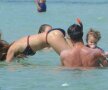 GALERIE FOTO » Se poate şi aşa! Van Persie, familist convins, e-n vacanţă în Spania cu copiii