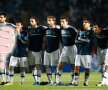 Argentina. Eliminarea Argentinei a stîrnit un foc uriaș la Buenos Aires, acolo unde suporterii îl cer înapoi pe Maradona, chiar că Butoiașul Atomic nu a făcut nimic, în afară de circ, pe banca pumelor la turneul final al Campionatului Mondial din Africa de Sud. E însă Maradona, iar compatrioții lui Messi se agață de el ca de un salvator. Nouă ne convine această eliminare: cresc șansele ca Messi să fie la București la inaugurarea National Arena, pe 10 august. Fără el, parcă, farmecul ar lipsi la un asemenea meci de gală