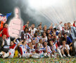 Oțelul. Mulți o vedeau împiedicată pe Oțelul în Supercupa cu Steaua ca să poată spune: vezi, a fost o întîmplare cîștigarea campionatului. De parcă 34 de etape, mă rog, pentru Oțelul 33 (sic!) ar fi o bagatelă. Nu s-a întîmplat însă așa, iar Oțeul a cucerit trofeul. Și pentru că Steaua pare o echipă de duzină, dar și pentru că așa a fost transformată, cel puțin în meciul de aseară, de gălățenii lui Dorinel.
