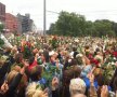 O imagine emoţionantă din Norvegia: 200.000 de trandafiri în memoria celor 76 de victime!