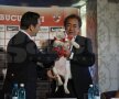 Badea şi Negoiţă au făcut schimb de cadouri pentru a sărbători semnarea noului contract de publicitate