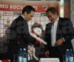 Badea şi Negoiţă au făcut schimb de cadouri pentru a sărbători semnarea noului contract de publicitate