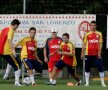 Antrenament efectuat la Rimini de cei 21 de fotbalişti români convocaţi de Victor Piţurcă la prima acţiune după ce a preluat pentru treia oară echipa naţională