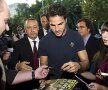 Fabregas a semnat primele autografe ca jucător al catanilor, la ieşirea de la vizita medicală