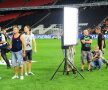 Mircea Lucescu a dat indicatii la filmarile videoclipullui cantaretei Gaitana
