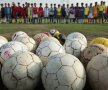 FOTO Fotbalul se naşte pe maidane » Super-galerie cu copii jucînd fotbal în diferite colţuri ale lumii