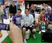 Steliştii au dat autografe la Mall şi s-au plimbat prin parc