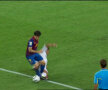 Marcelo, în alb, îl faultează dur pe Fabregas şi va fi eliminat