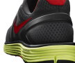 Pantoful Nike Lunarglide+ 3 este disponibil în magazinele Nike din România, în două variante atât pentru femei cât şi pentru bărbaţi