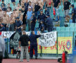 Suporterii roş-albaştrilor au afişat şi la Sofia mesaje împotriva conducătorilor Stelei Foto: Raed Krishan