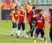 Antrenamentul României pe stadionul Josy Barthel s-a desfăşurat începînd cu ora 12:00 Au participat toţi jucătorii care au făcut deplasarea, inclusiv suspendatul Săpunaru, cel care va reveni în echipă contra Franţei