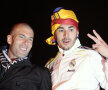 “Discut zilnic cu Zidane la Real. E o
binecuvîntare să primesc sfaturi despre fotbal și viață de la Zizou”, spune Benzema