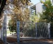 Fanii Universităţii au scris mesaje PRO Craiova pe gardul FRF