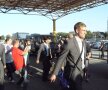 Schalke a sosit la Cluj si vedetele nemtilor au fost luate cu asalt de suporterii doritori de autografe