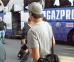 Schalke a sosit la Cluj si vedetele nemtilor au fost luate cu asalt de suporterii doritori de autografe