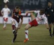 Mihai Roman şi Cosmin Moţi în duelul de anul trecut din Giuleşti, în etapa 21 (0-0)