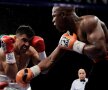 Mayweather Jr l-a învins prin KO pe Victor Ortiz  foto: seattlepi.com