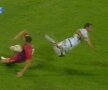 Băcilă a fost dus direct la spital. Fractura de tibie şi peroneu îl va ţine în afara gazonului pînă în 2012. Captură TV Dogi Sport