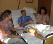 Cosmin Băcilă îşi petrece timpul în spital jucînd cărţi alături de familie sau prieteni