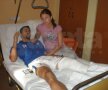 Cosmin Băcilă e ajutat de familie şi de prieteni să mai uite de accidentarea suferită