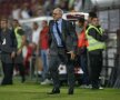 În meciul de la Cluj, arbitrul Augustus Constantin a arătat 12 cartonaşe galbene, 4 gazdelor şi 8 oapeţilor